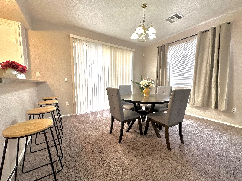 Modern 4 beds/Pet Friendly/Close to Everything! - Photo 9
