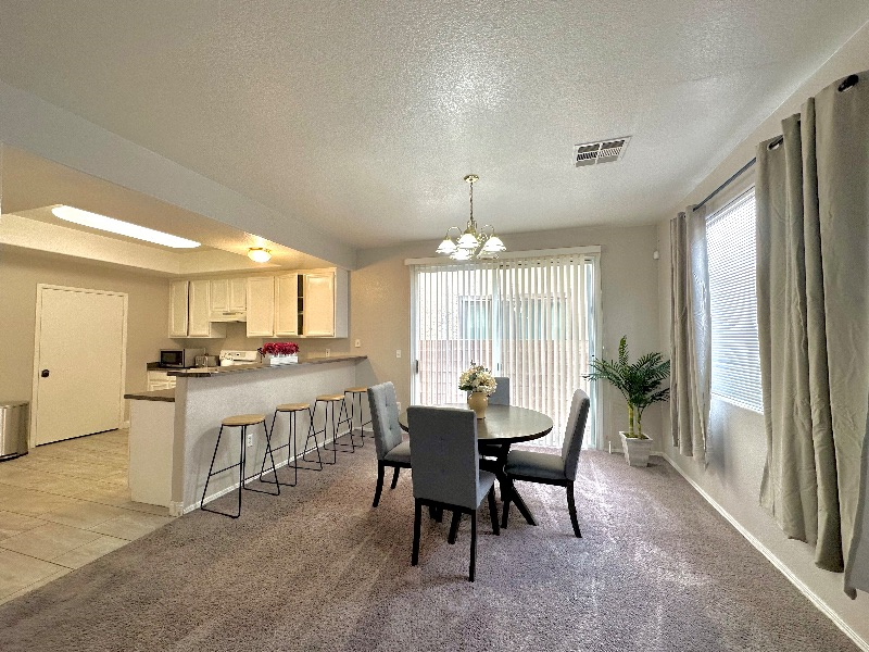 Modern 4 beds/Pet Friendly/Close to Everything! - Photo 10