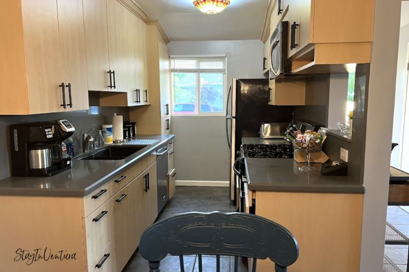 Modern and Charming 2 Bed 1-5 Bath with Patio and Yard in the Tranquil MidTown Lemon Grove Neighborhood Just 5 Minutes from CMH and VCMC - Photo 5