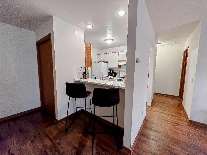 Stylish APT- Walk to Hosp  Dwntwn- Free Parking #2 - Photo 11