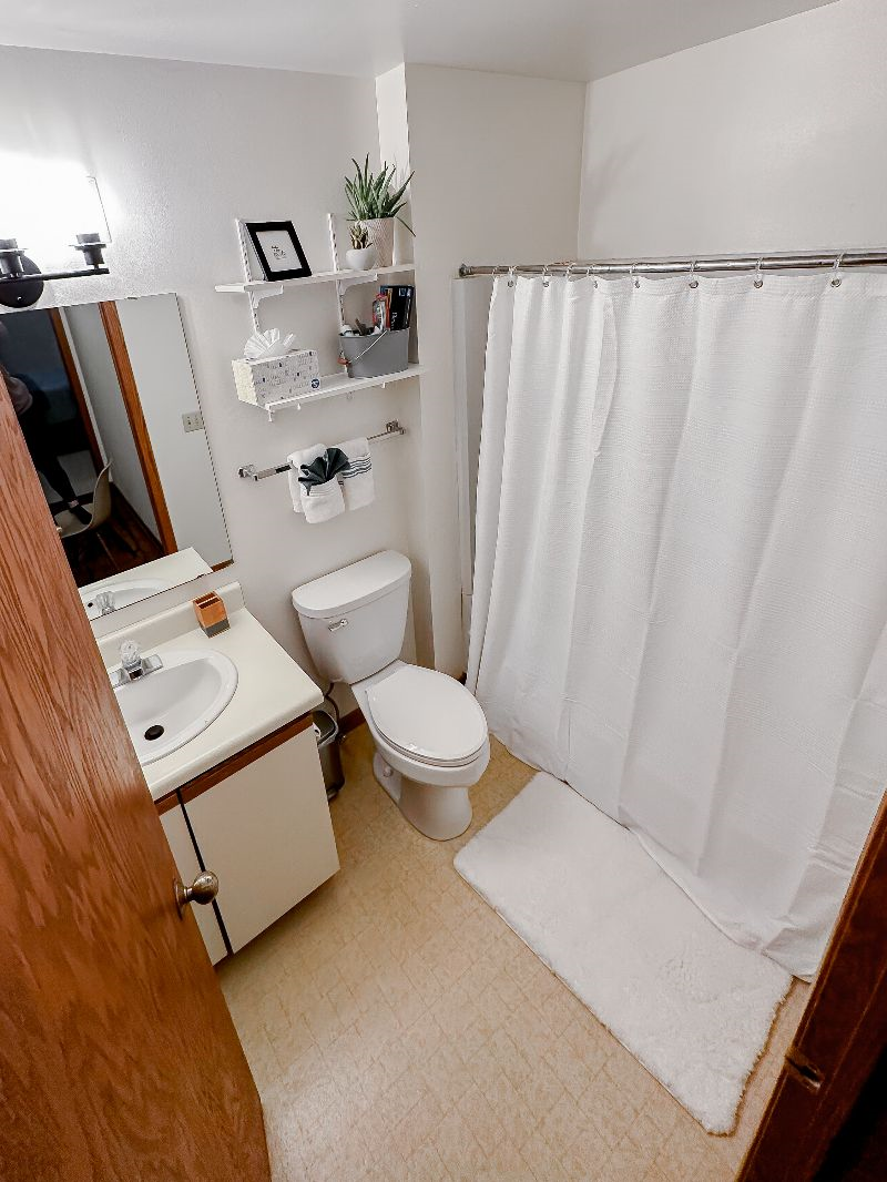 Stylish APT- Walk to Hosp  Dwntwn- Free Parking #2 - Photo 10