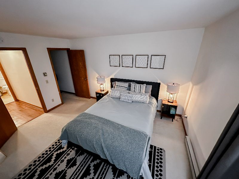 Stylish APT- Walk to Hosp  Dwntwn- Free Parking #2 - Photo 8