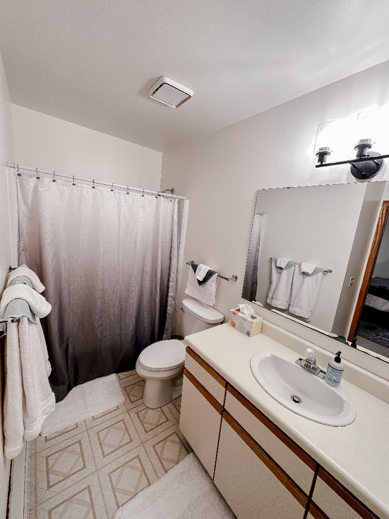 Stylish APT- Walk to Hosp  Dwntwn- Free Parking #2 - Photo 6