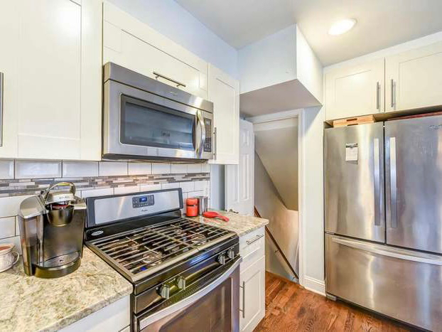 Cozy 2 bed townhome with backyard - Photo 8
