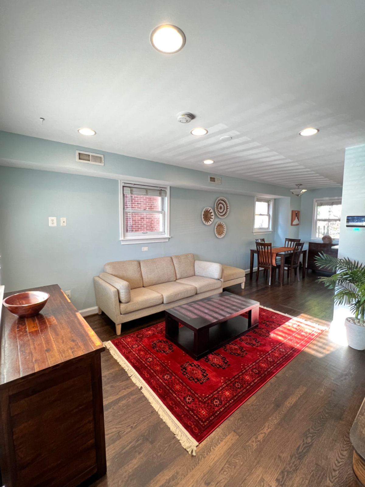Cozy 2 bed townhome with backyard - Photo 4