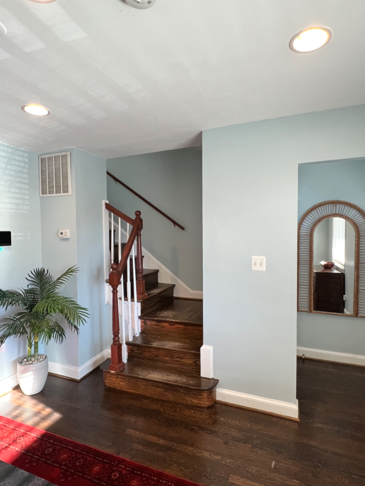 Cozy 2 bed townhome with backyard - Photo 9
