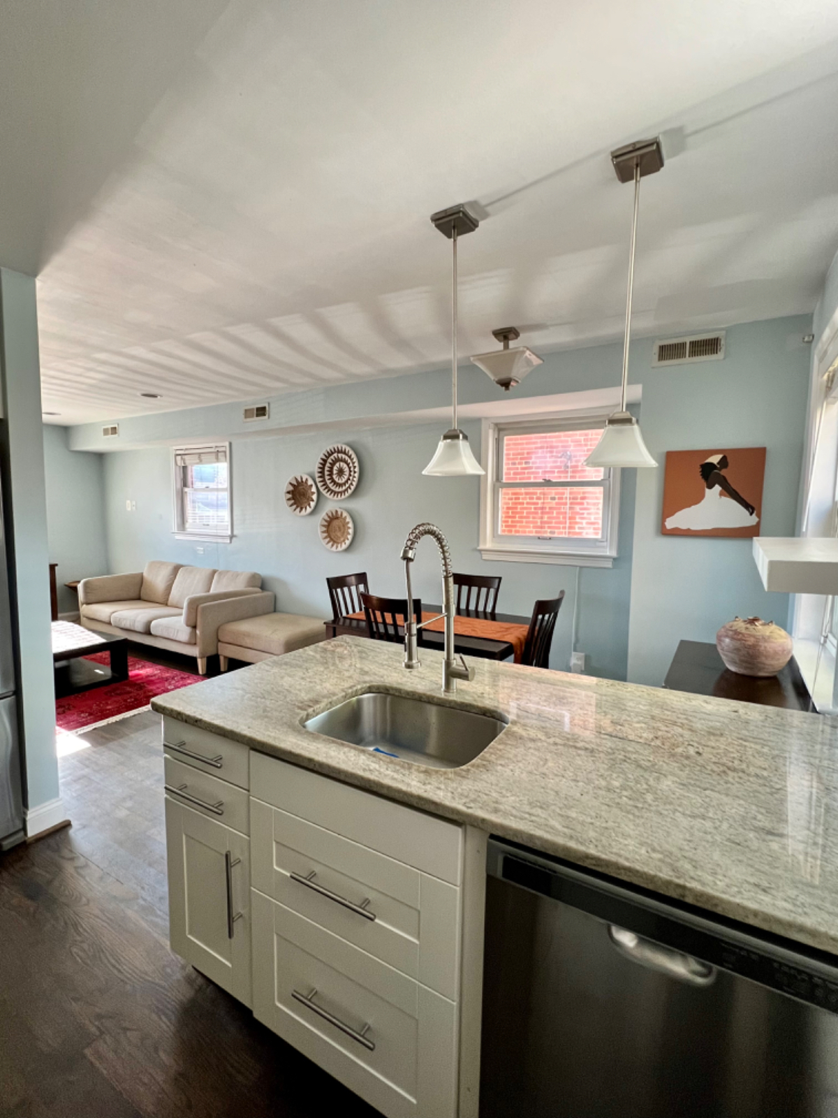 Cozy 2 bed townhome with backyard - Photo 7