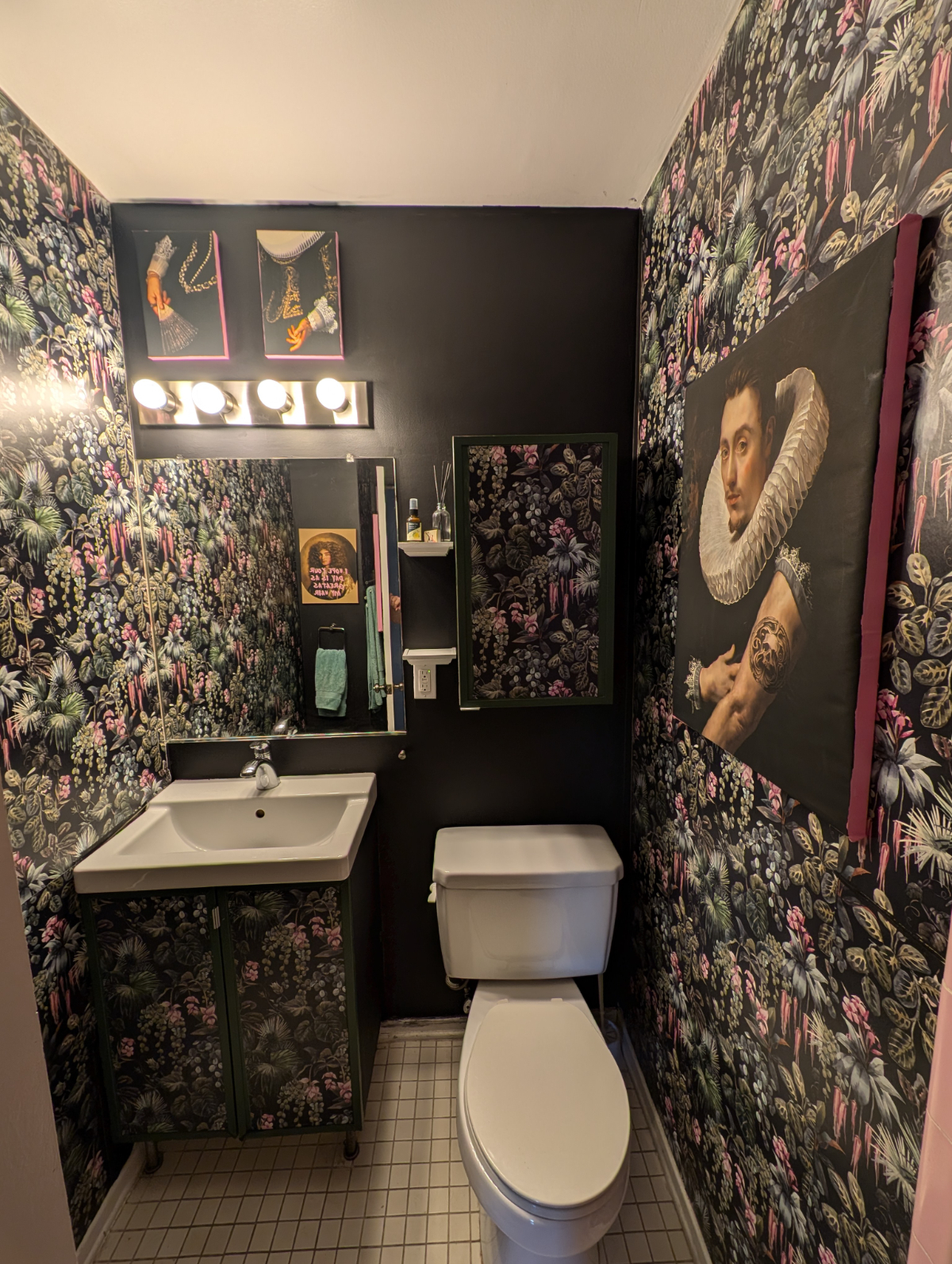 Walkable for City or Outdoors- Hollywood Dell Bedroom w/ Private Bath, Laundry in Unit - Photo 5