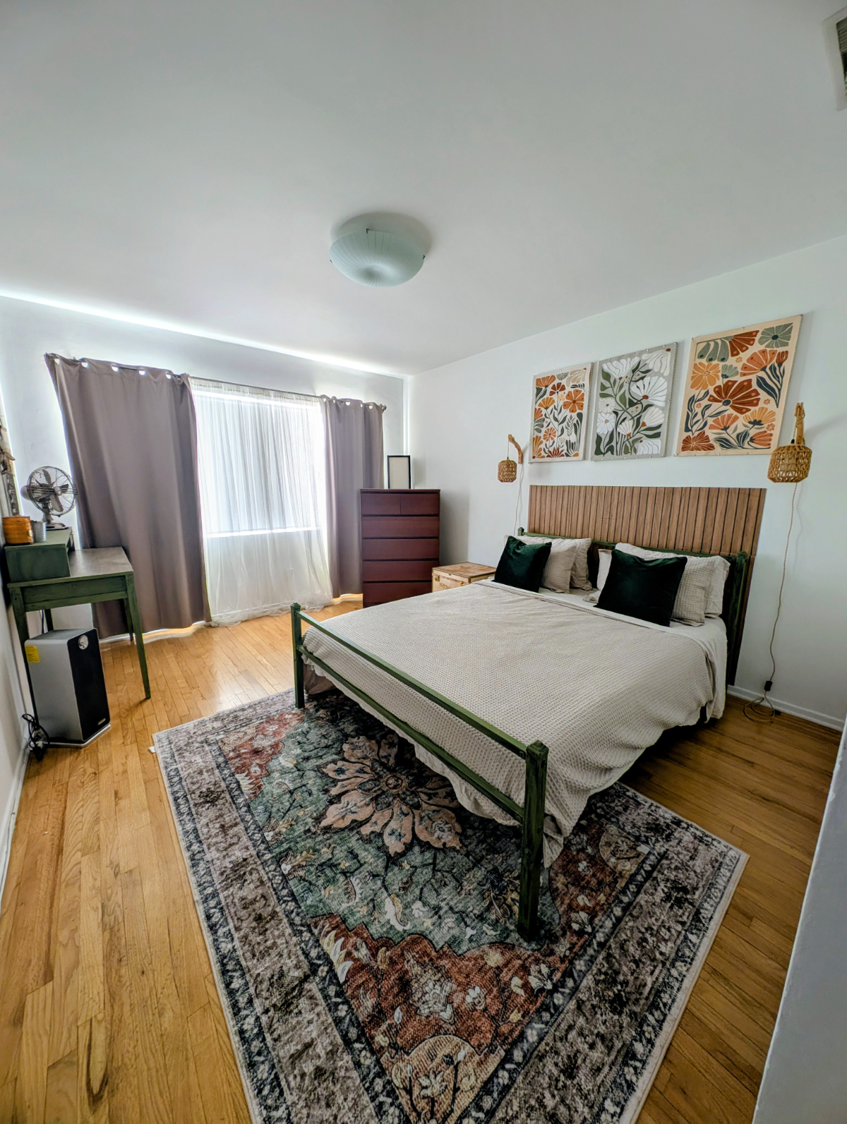 Walkable for City or Outdoors- Hollywood Dell Bedroom w/ Private Bath, Laundry in Unit - Photo 1