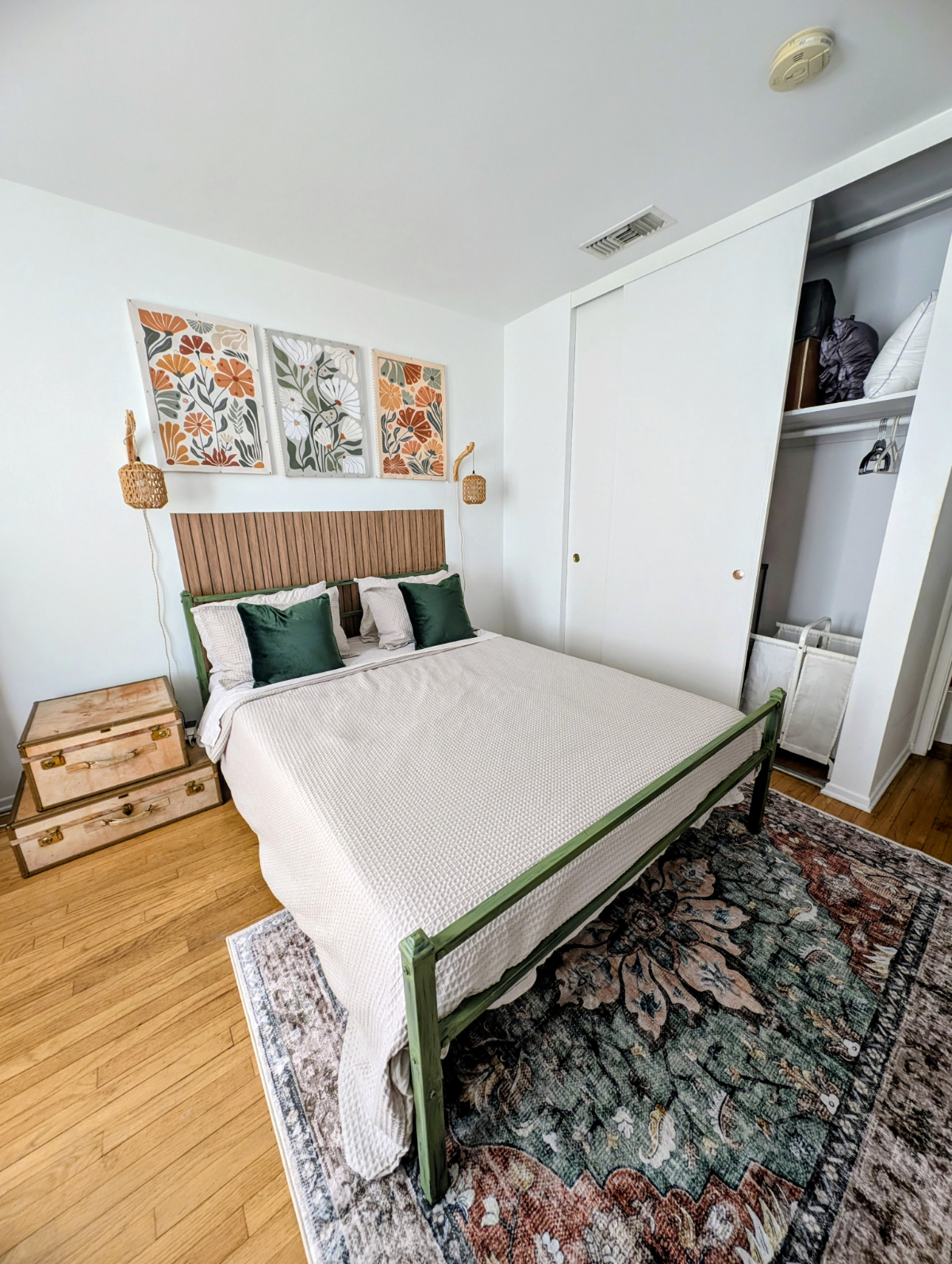 Walkable for City or Outdoors- Hollywood Dell Bedroom w/ Private Bath, Laundry in Unit - Photo 2
