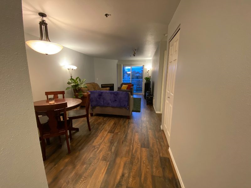 Private room 2 miles from PeaceHealth (female preferred gender) - Photo 3