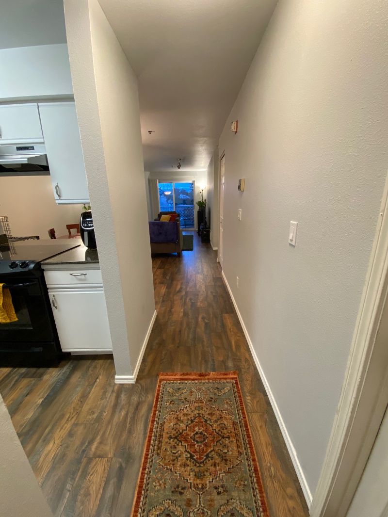 Private room 2 miles from PeaceHealth (female preferred gender) - Photo 2