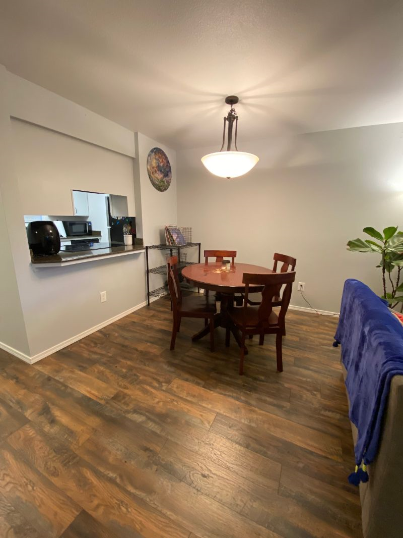 Private room 2 miles from PeaceHealth (female preferred gender) - Photo 4