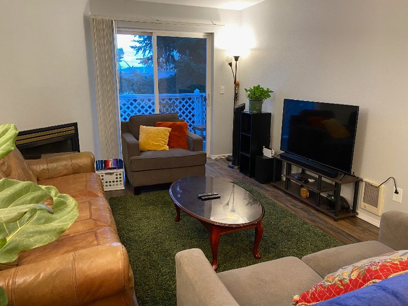 Private room 2 miles from PeaceHealth (female preferred gender) - Photo 5