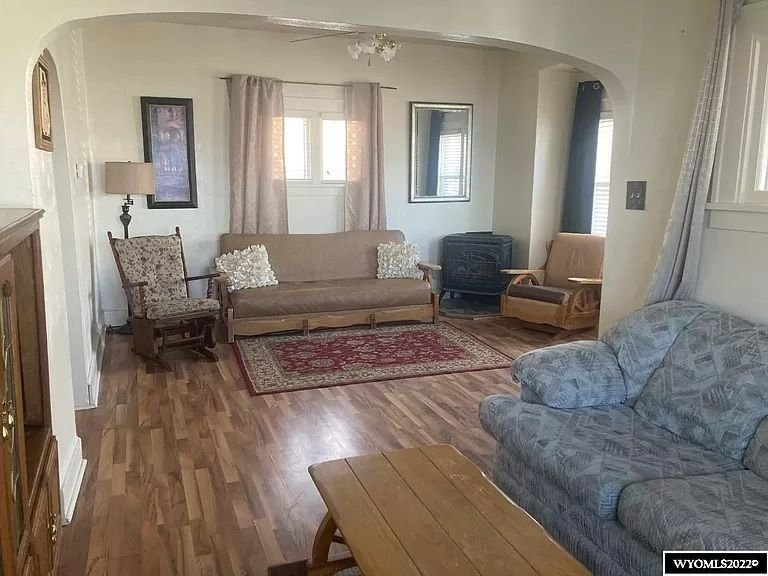 Home with seven private bedrooms, walking distance to downtown - Photo 5