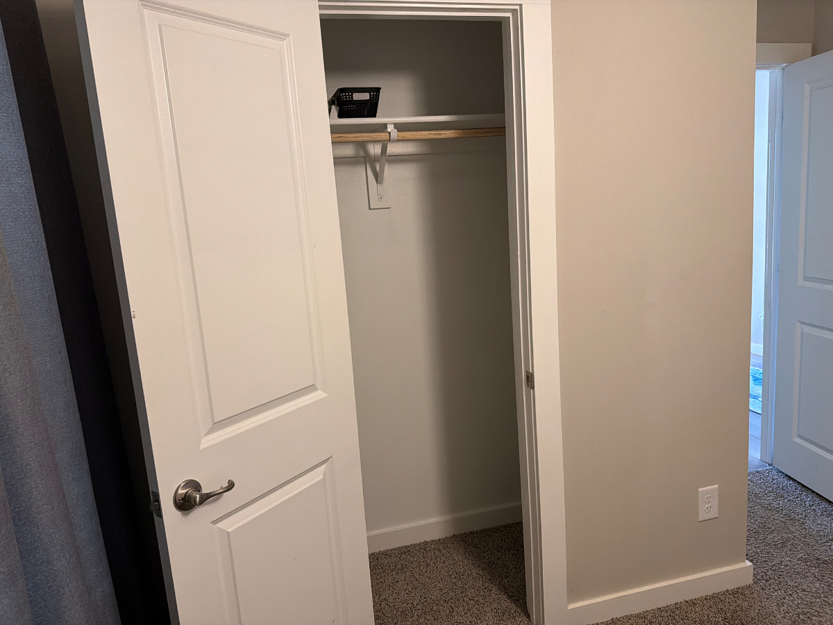 Cozy room in hub city - Photo 6
