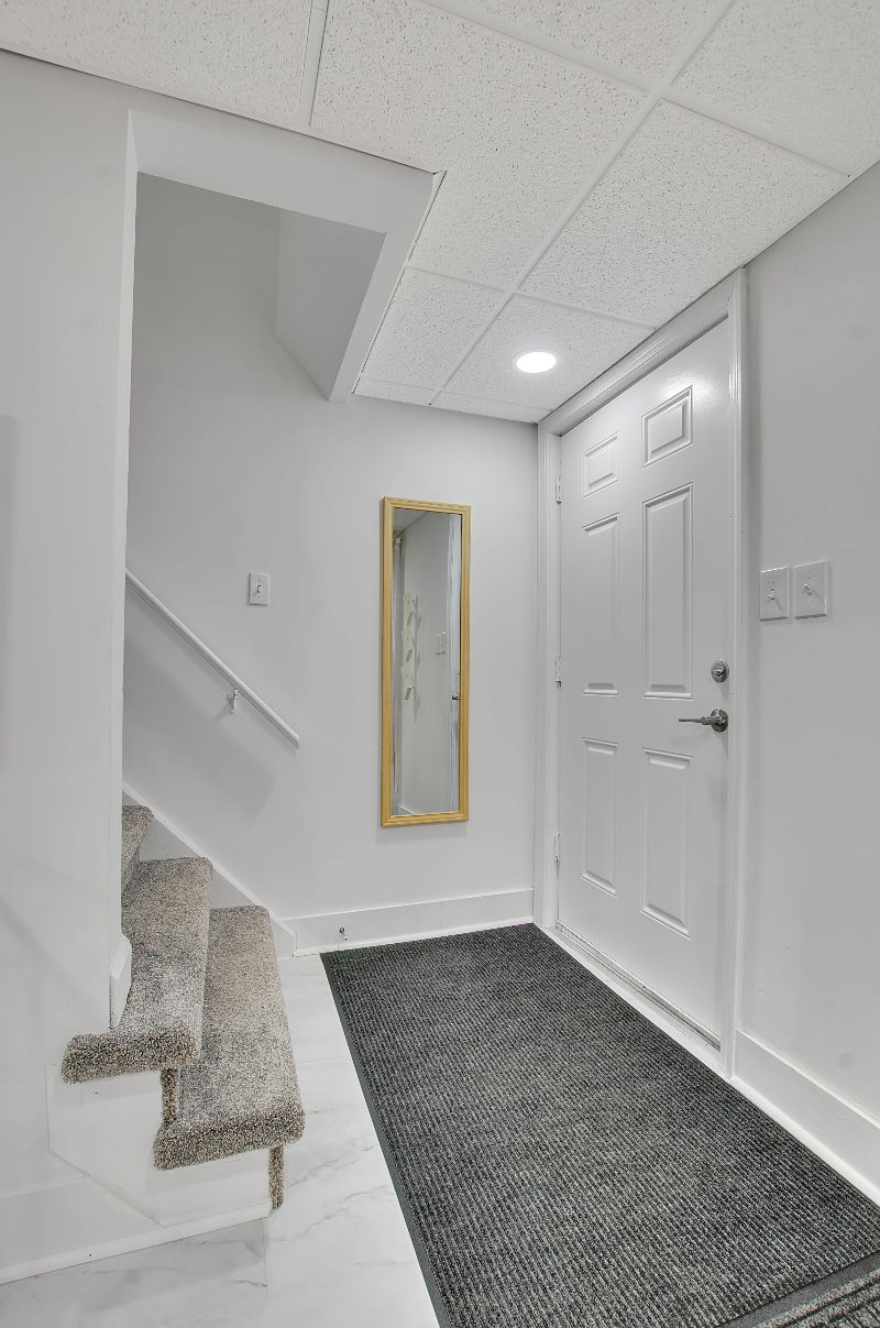 Townhouse with close proximity to Buffalos hospitals - Photo 7
