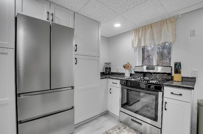 Townhouse with close proximity to Buffalos hospitals - Photo 11