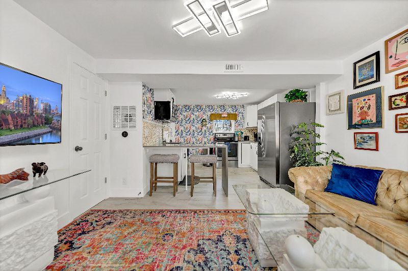 Townhouse with close proximity to Buffalos hospitals - Photo 5