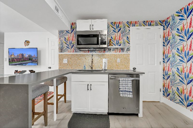 Townhouse with close proximity to Buffalos hospitals - Photo 8