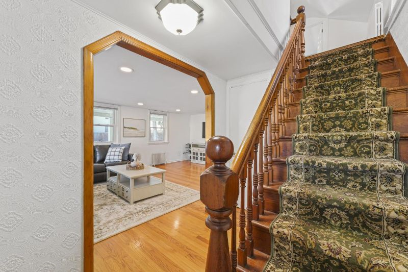 Saratoga Bungalow - Photo 4