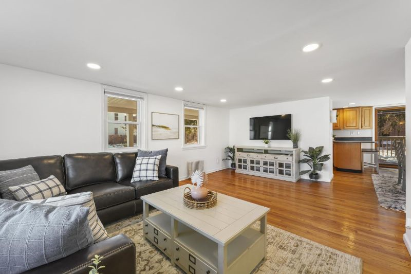 Saratoga Bungalow - Photo 8