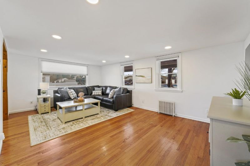 Saratoga Bungalow - Photo 2