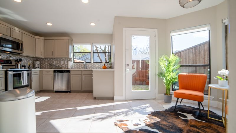Modern Executive Patio Home Near Baylor Heart Hospital - Photo 10