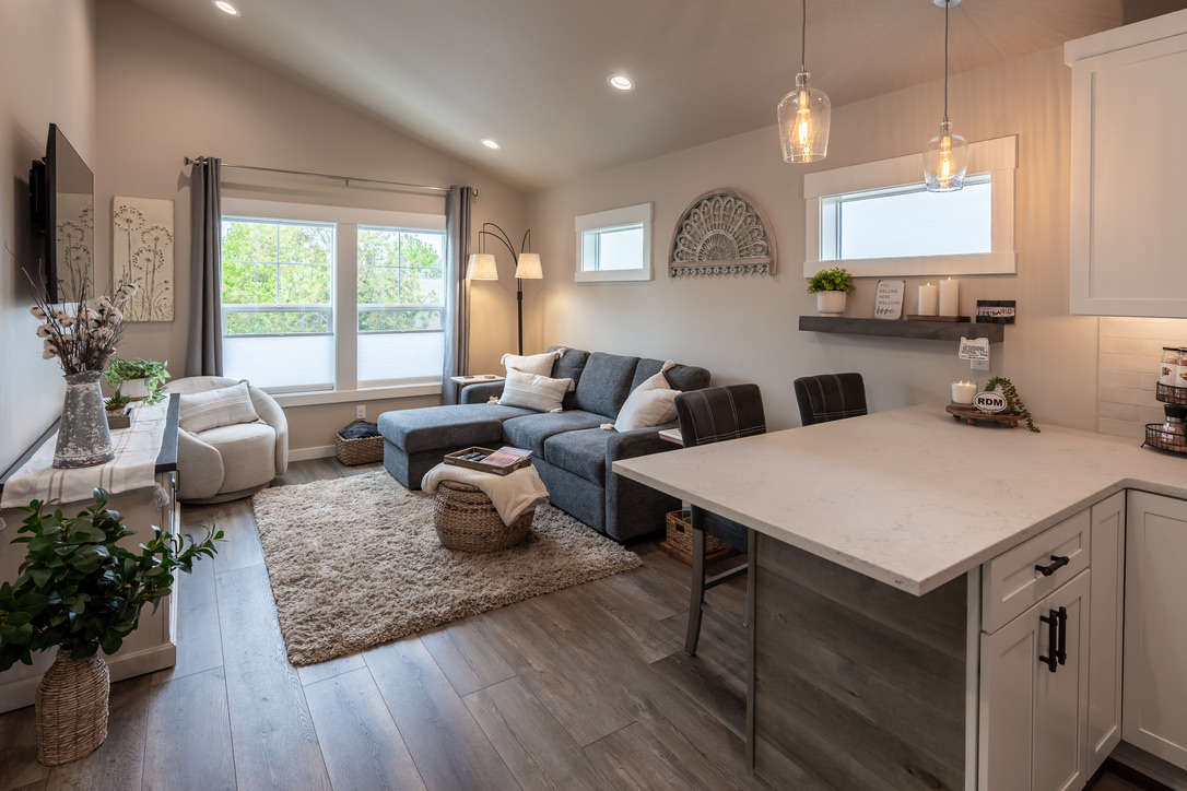 Brand New Furnished Apartment/ADU on Dry Canyon in Redmond - Photo 1