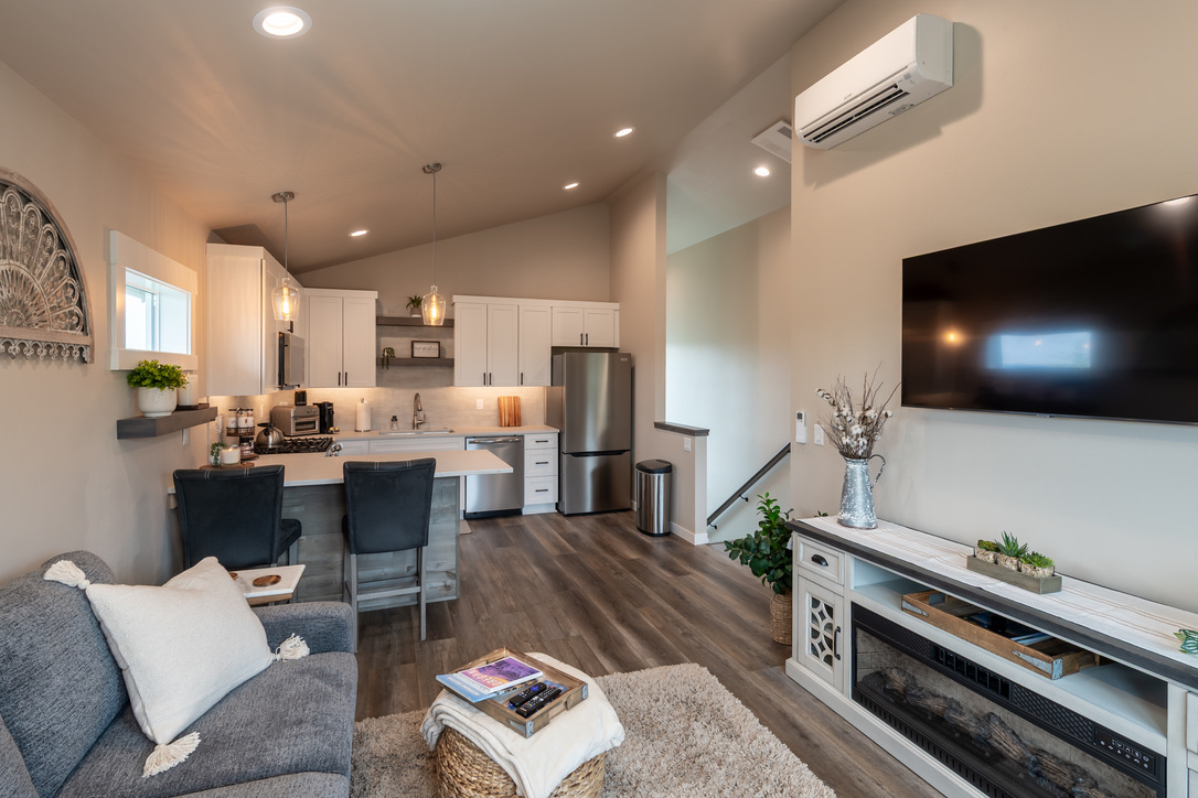Brand New Furnished Apartment/ADU on Dry Canyon in Redmond - Photo 3