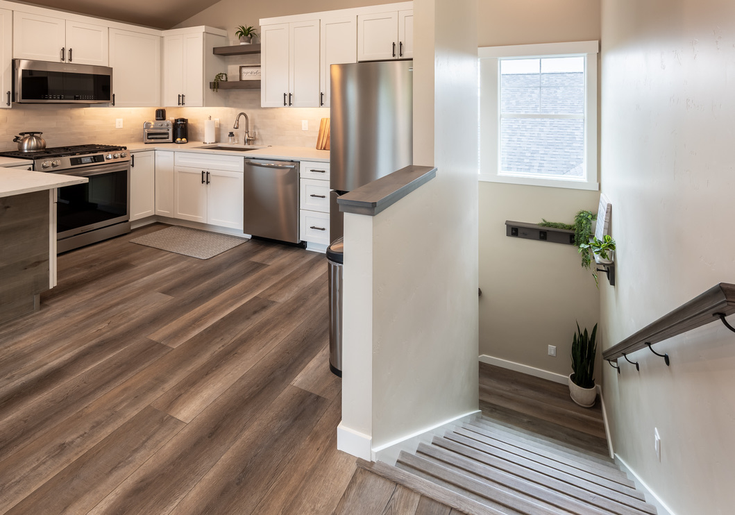 Brand New Furnished Apartment/ADU on Dry Canyon in Redmond - Photo 4