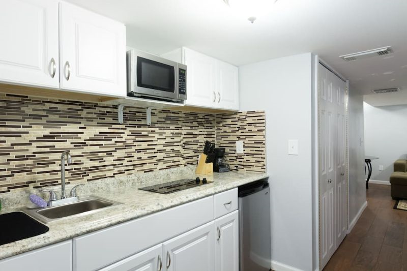 Renovated Basement Apt close Park and Metro - Photo 1