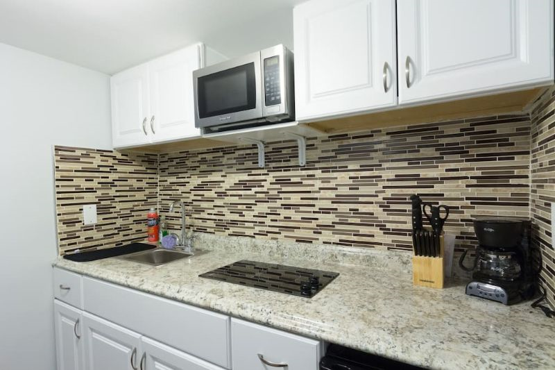 Renovated Basement Apt close Park and Metro - Photo 3