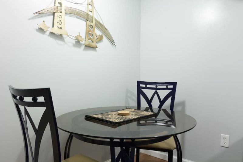 Renovated Basement Apt close Park and Metro - Photo 5