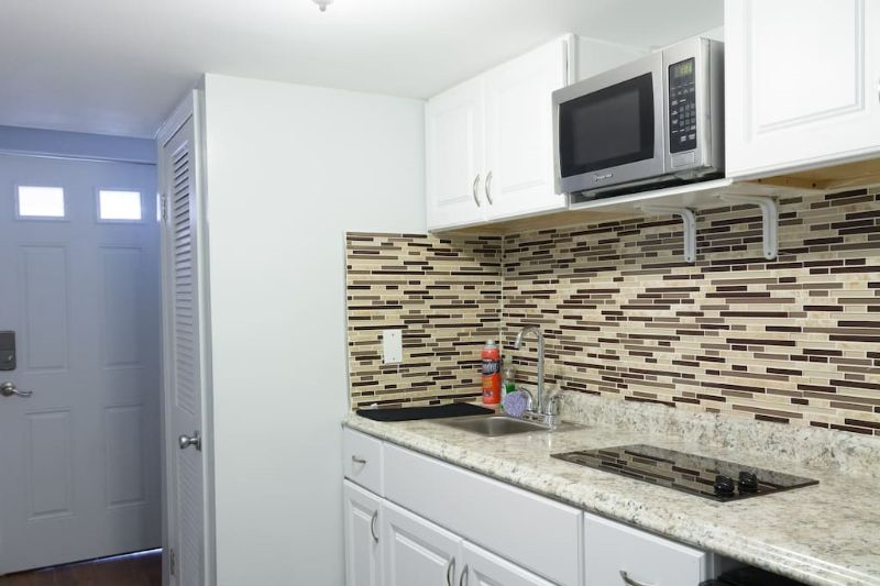 Renovated Basement Apt close Park and Metro - Photo 4