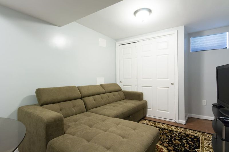 Renovated Basement Apt close Park and Metro - Photo 6