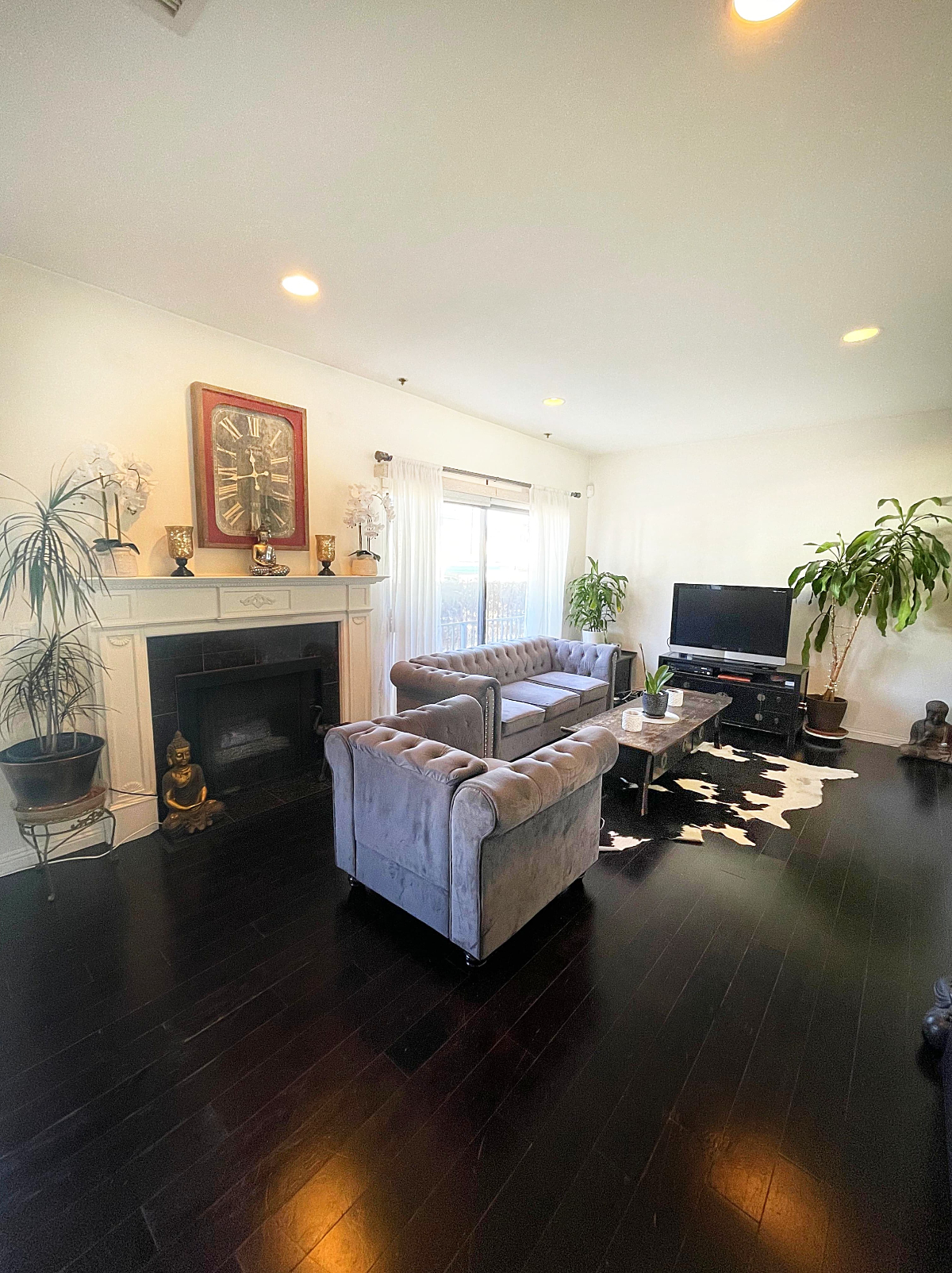 2 br/3ba- 24ft ceilings Townhome with a rooftop - Photo 2