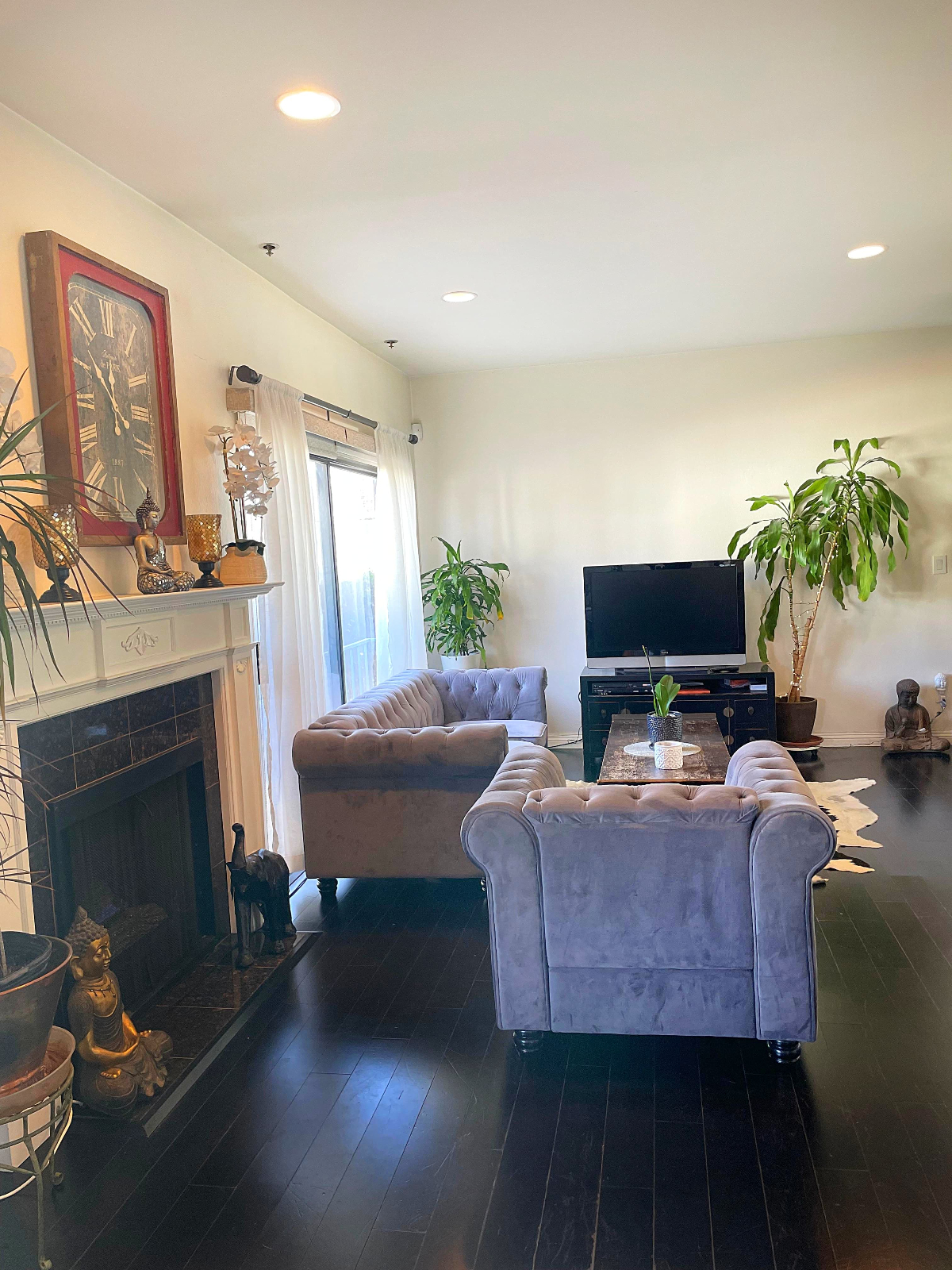 2 br/3ba- 24ft ceilings Townhome with a rooftop - Photo 4