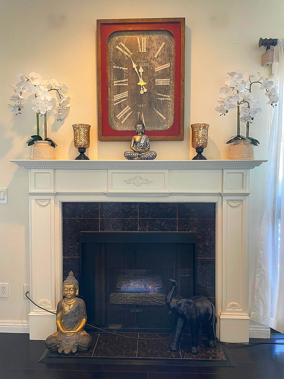 2 br/3ba- 24ft ceilings Townhome with a rooftop - Photo 3