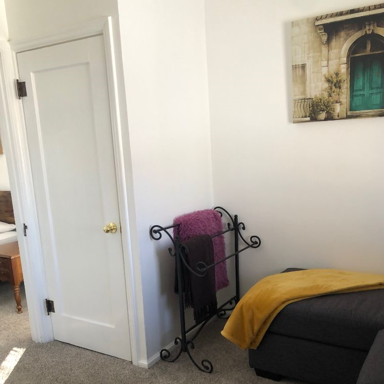Cozy Downtown Bungalo - Photo 3