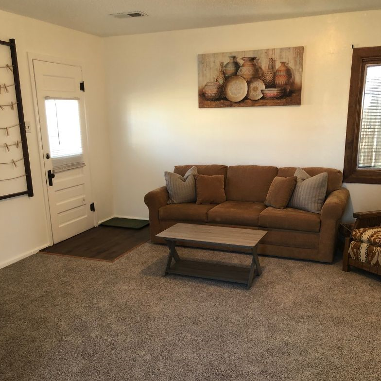 Cozy Downtown Bungalo - Photo 8