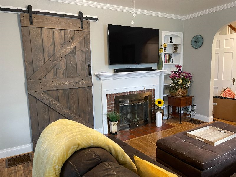 Walk to Strong Memorial and Highland Hospitals 3br one and half bath - Photo 8