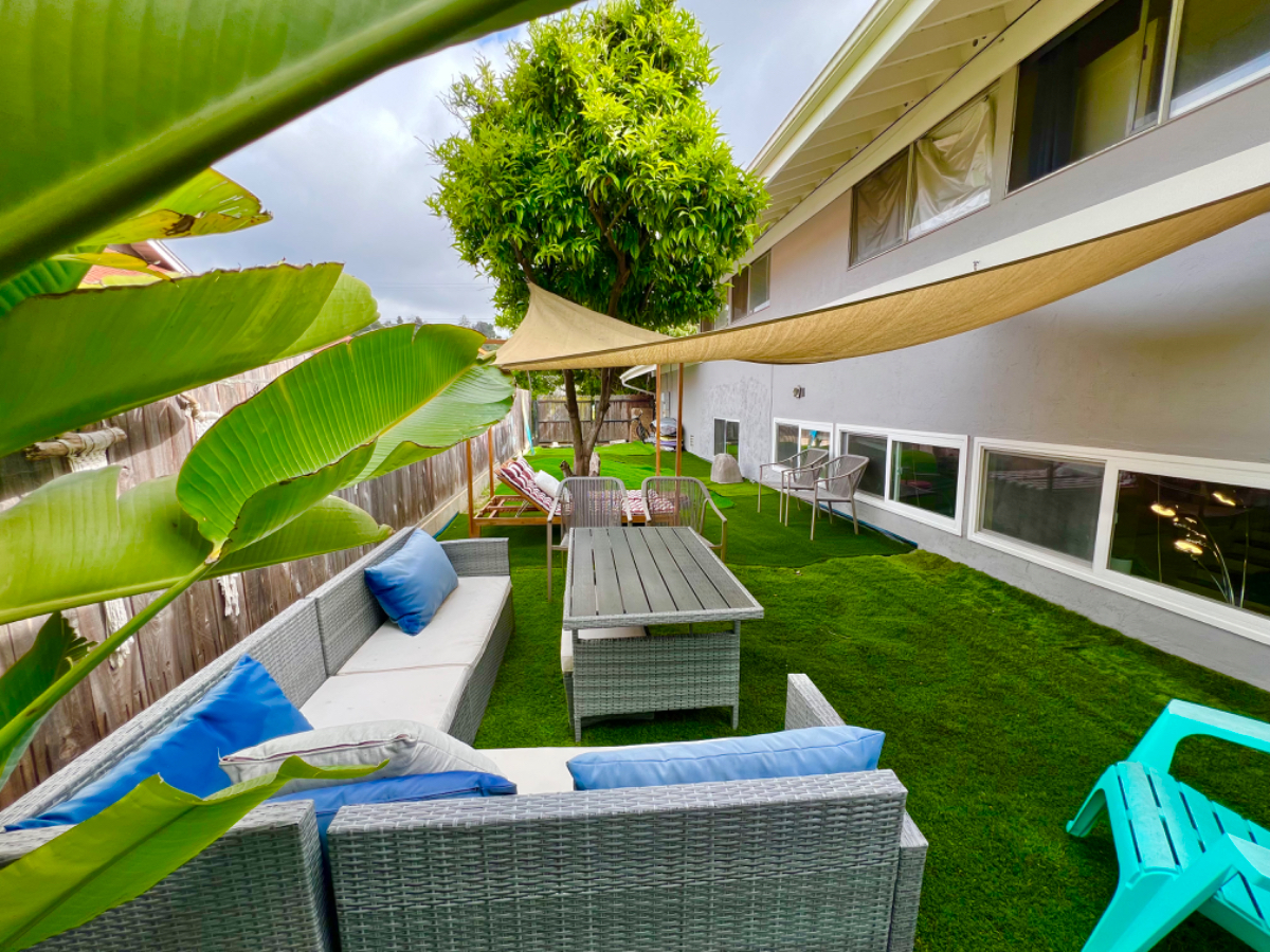 2 Bedroom Condo with private Backyard Pet friendly - Photo 2