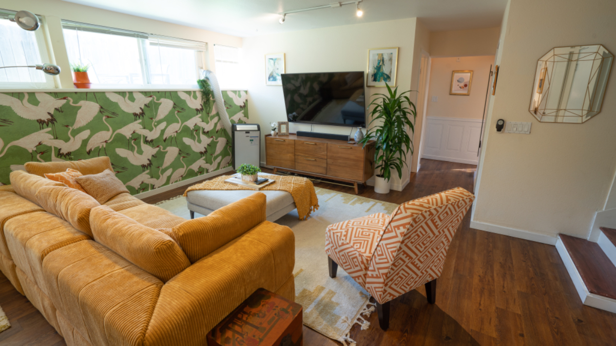 2 Bedroom Condo with private Backyard Pet friendly - Photo 3