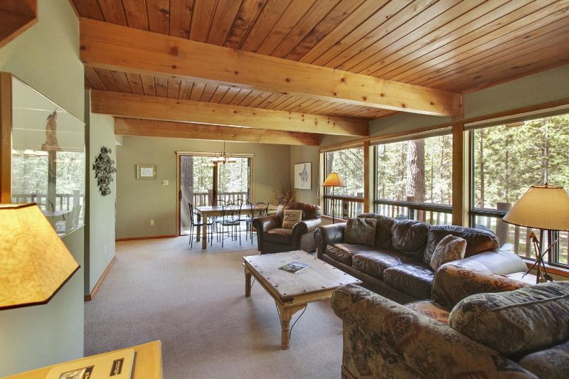 Beautiful 3 BDR Sunriver Home with Resort Style Amenities! - Photo 5