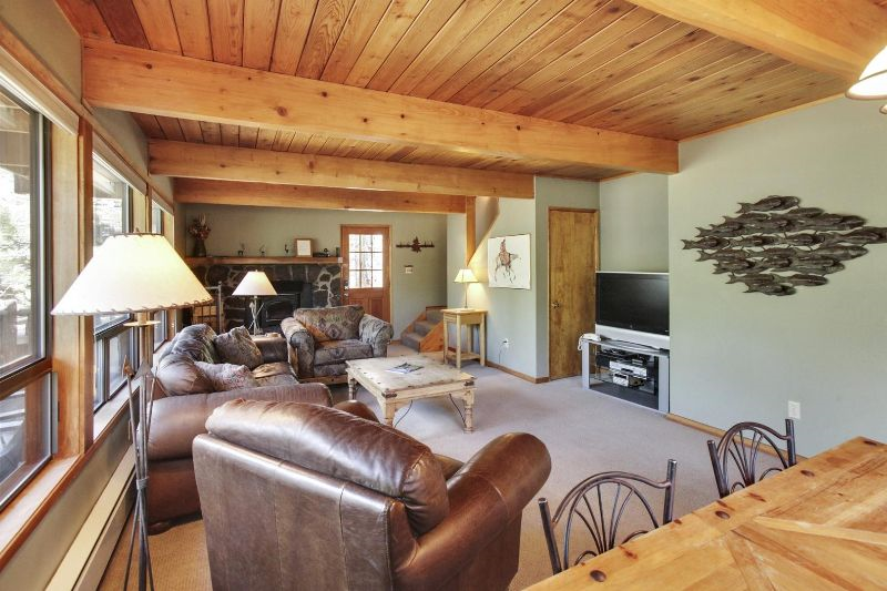 Beautiful 3 BDR Sunriver Home with Resort Style Amenities! - Photo 6