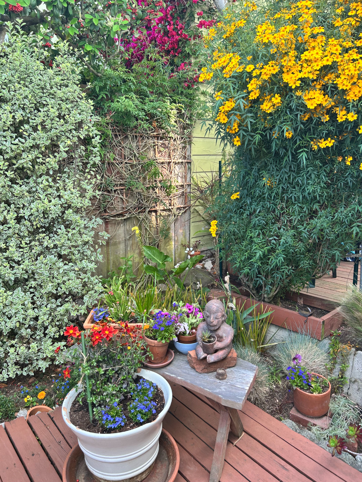 Peaceful, Light-Filled Studio with a Blooming Garden - Photo 6