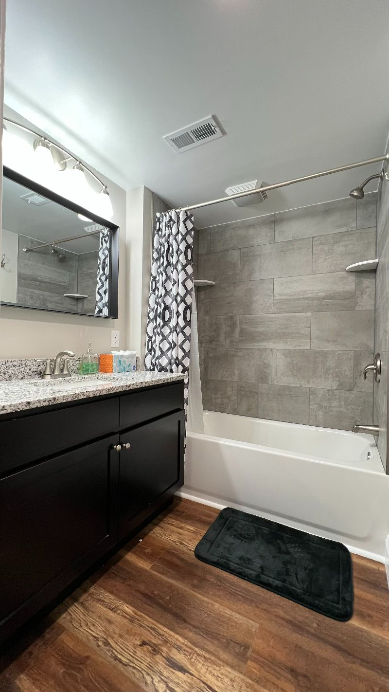 2 Bedroom Charming Historic Retreat Apt C - Photo 9