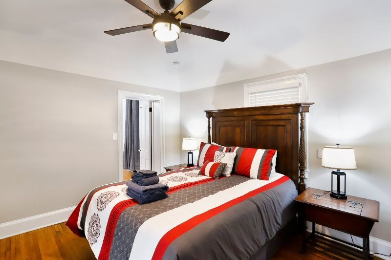 2 Bedroom Charming Historic Retreat Apt C - Photo 11