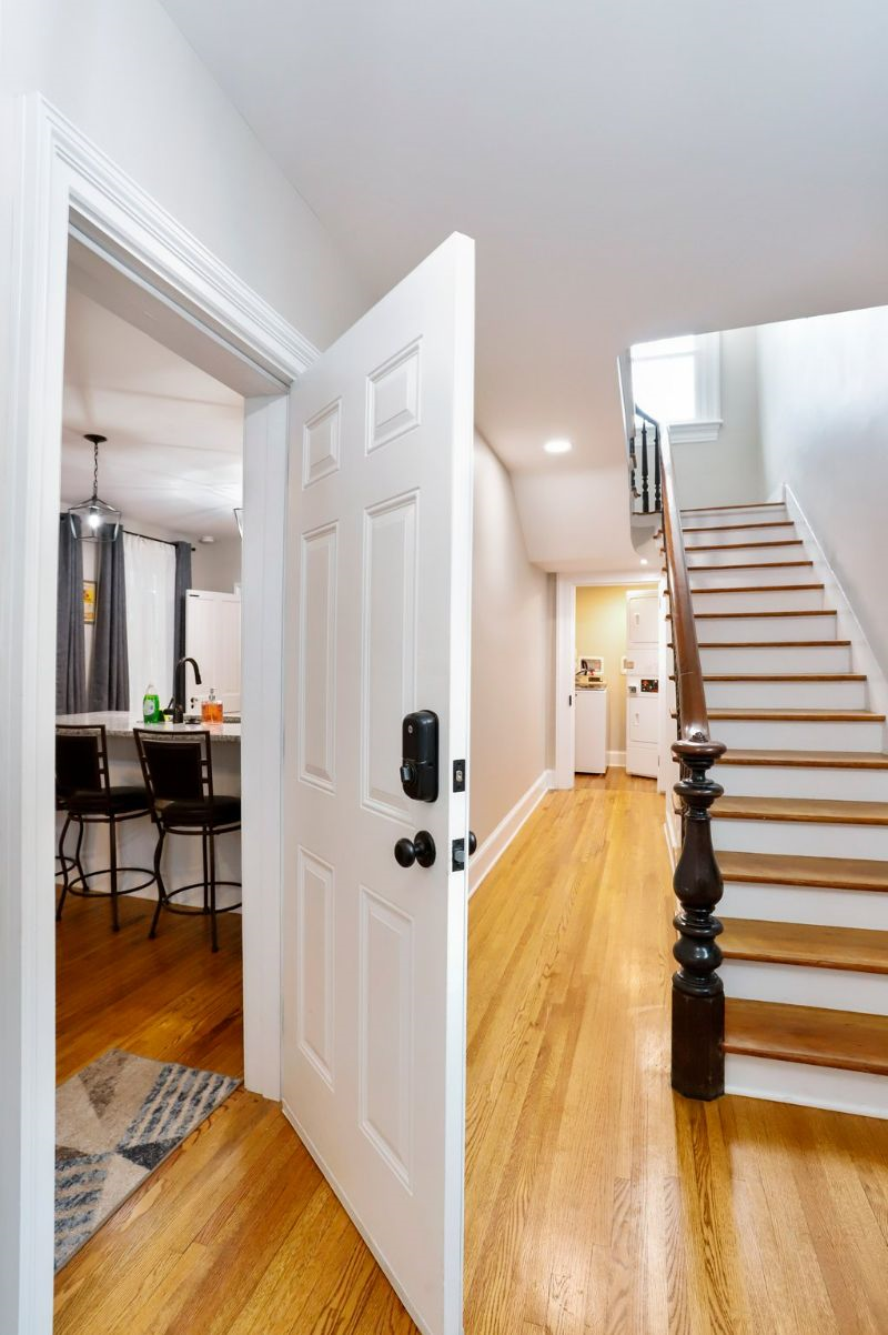 2 Bedroom Charming Historic Retreat Apt C - Photo 3